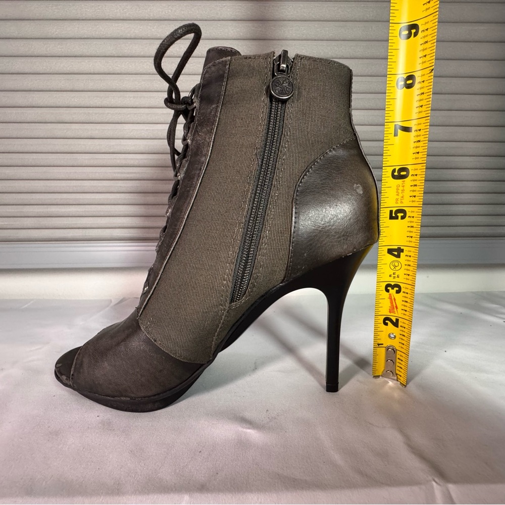 Chic & Elegant Vera Wang Lace-Up Peep-Toe High Heel Ankle Boots – Size 7.5M - Picture 11 of 17
